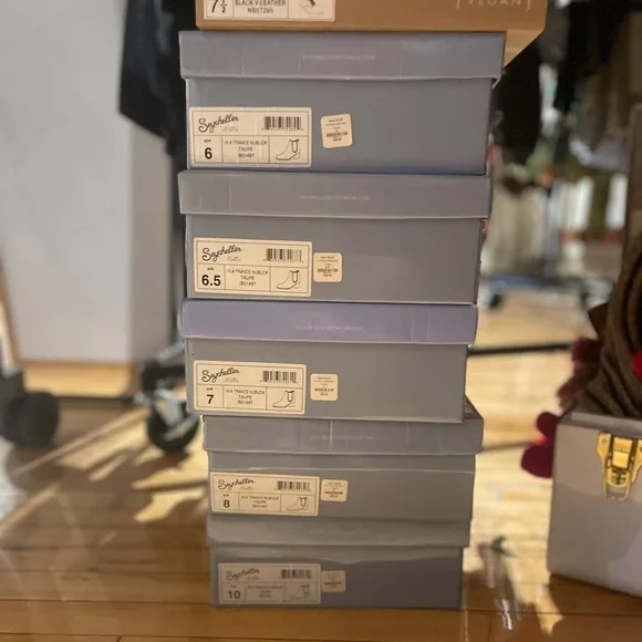 NWT Seychelles In a Trance Ankle Boot in Taupe (Sizes 6.5 - 9 Available) - Picture 6 of 6